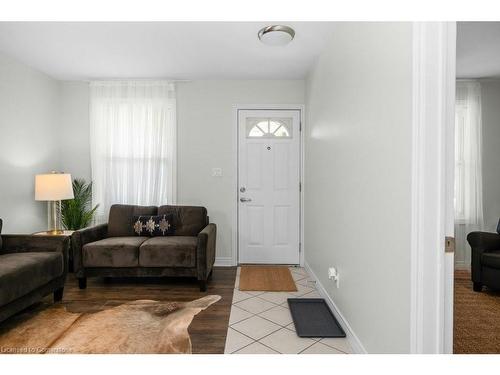 536 John Street N, Hamilton, ON - Indoor Photo Showing Living Room