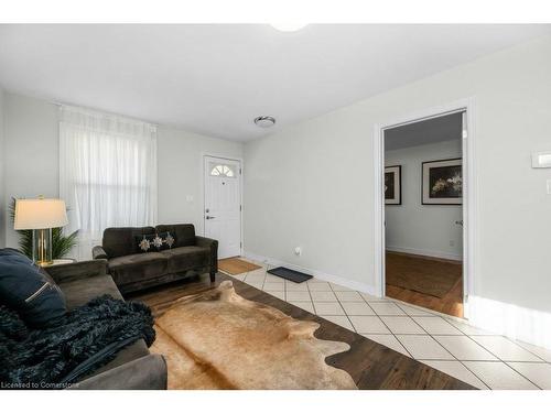 536 John Street N, Hamilton, ON - Indoor Photo Showing Living Room