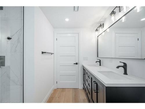 Lower Unit-415 Hampton Heath Road, Burlington, ON - Indoor Photo Showing Bathroom