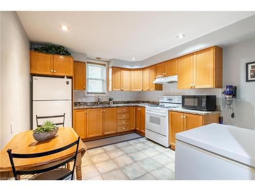 202 Canada Street, Hamilton, ON - Indoor Photo Showing Kitchen