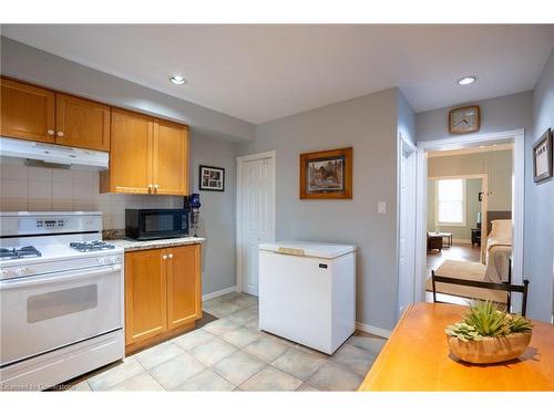 202 Canada Street, Hamilton, ON - Indoor Photo Showing Kitchen