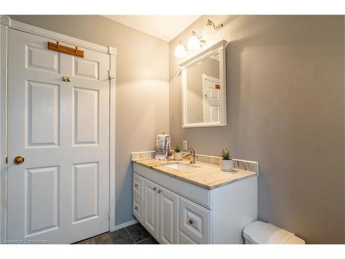 202 Canada Street, Hamilton, ON - Indoor Photo Showing Bathroom