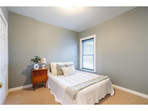 202 Canada Street, Hamilton, ON - Indoor Photo Showing Bedroom