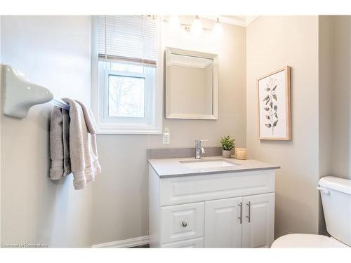 202 Canada Street, Hamilton, ON - Indoor Photo Showing Bathroom