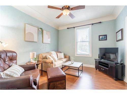 202 Canada Street, Hamilton, ON - Indoor Photo Showing Living Room