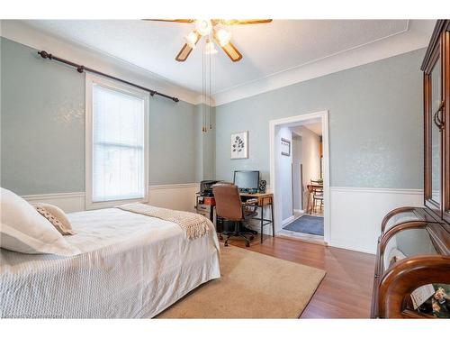 202 Canada Street, Hamilton, ON - Indoor Photo Showing Bedroom