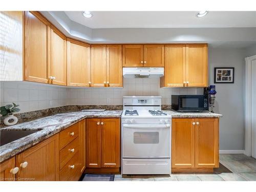 202 Canada Street, Hamilton, ON - Indoor Photo Showing Kitchen