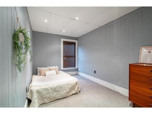 202 Canada Street, Hamilton, ON - Indoor Photo Showing Bedroom