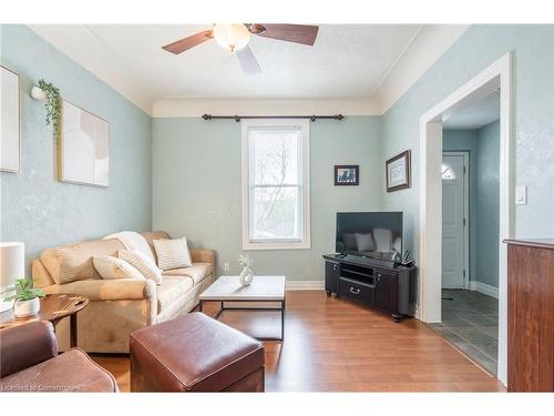 202 Canada Street, Hamilton, ON - Indoor Photo Showing Living Room