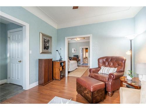 202 Canada Street, Hamilton, ON - Indoor Photo Showing Living Room