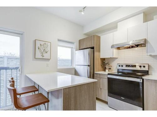 62-1121 Cooke Boulevard, Burlington, ON - Indoor Photo Showing Kitchen With Upgraded Kitchen