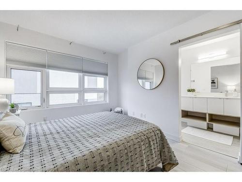 62-1121 Cooke Boulevard, Burlington, ON - Indoor Photo Showing Bedroom