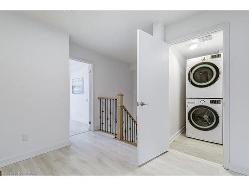 62-1121 Cooke Boulevard, Burlington, ON - Indoor Photo Showing Laundry Room