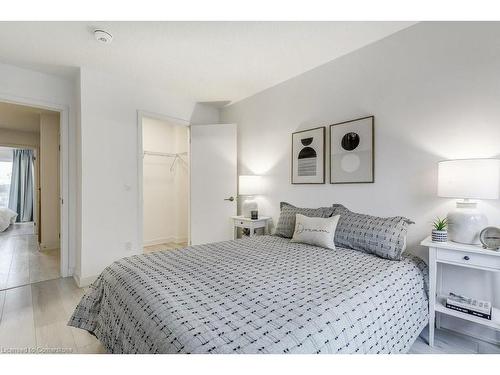 62-1121 Cooke Boulevard, Burlington, ON - Indoor Photo Showing Bedroom