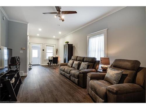 94 Pleasant Avenue, St. Catharines, ON - Indoor Photo Showing Living Room