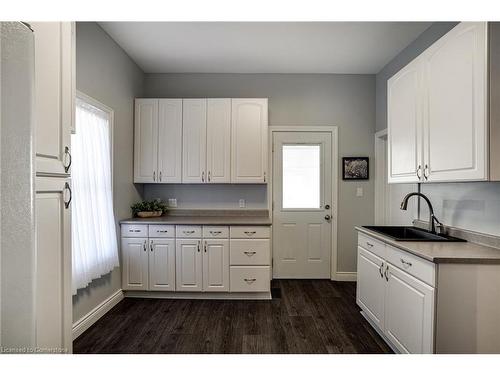 94 Pleasant Avenue, St. Catharines, ON - Indoor Photo Showing Kitchen