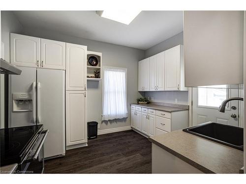 94 Pleasant Avenue, St. Catharines, ON - Indoor Photo Showing Kitchen