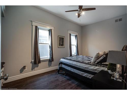 94 Pleasant Avenue, St. Catharines, ON - Indoor Photo Showing Bedroom