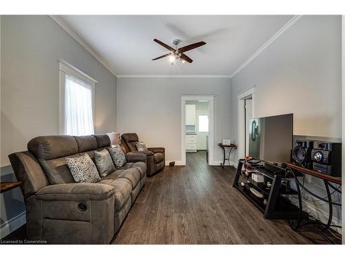 94 Pleasant Avenue, St. Catharines, ON - Indoor Photo Showing Living Room