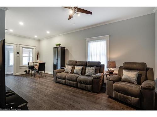 94 Pleasant Avenue, St. Catharines, ON - Indoor Photo Showing Living Room