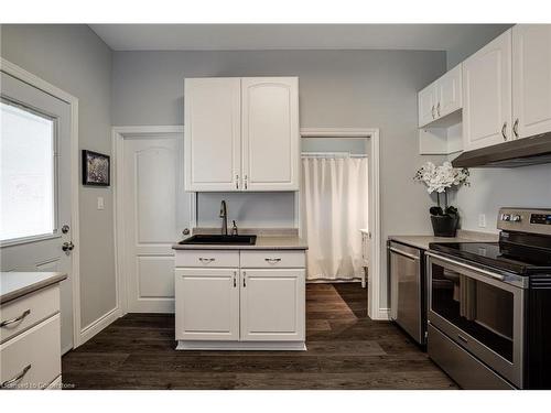 94 Pleasant Avenue, St. Catharines, ON - Indoor Photo Showing Kitchen