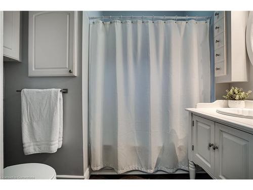 94 Pleasant Avenue, St. Catharines, ON - Indoor Photo Showing Bathroom