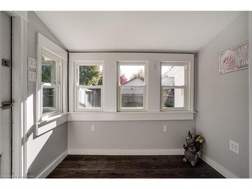 94 Pleasant Avenue, St. Catharines, ON - Indoor Photo Showing Other Room