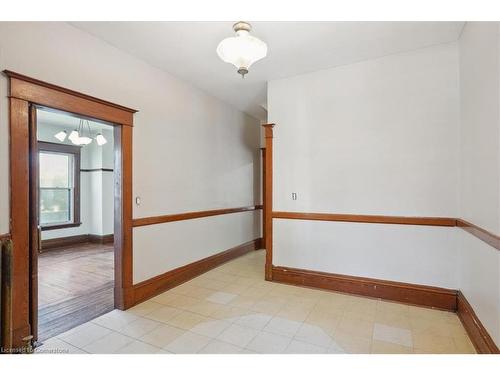 76 Spadina Avenue, Hamilton, ON - Indoor Photo Showing Other Room