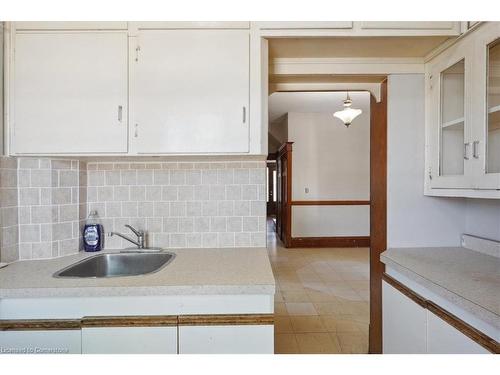 76 Spadina Avenue, Hamilton, ON - Indoor Photo Showing Kitchen