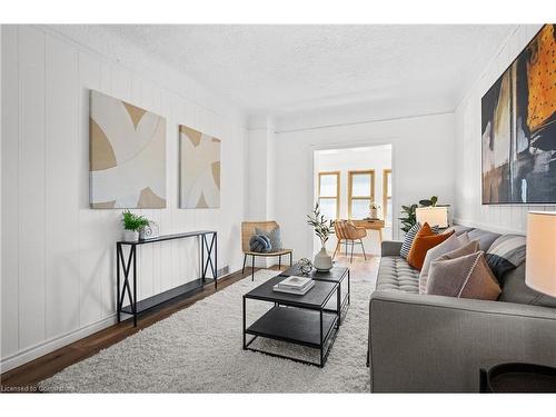 281 Wentworth Street N, Hamilton, ON - Indoor Photo Showing Living Room