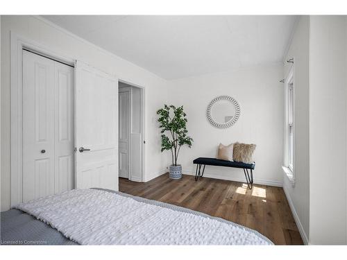 281 Wentworth Street N, Hamilton, ON - Indoor Photo Showing Bedroom