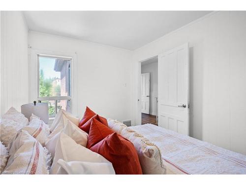 281 Wentworth Street N, Hamilton, ON - Indoor Photo Showing Bedroom