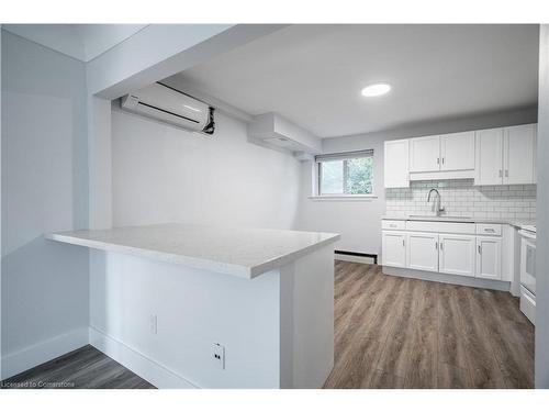 4-2161 Ghent Avenue, Burlington, ON - Indoor Photo Showing Kitchen