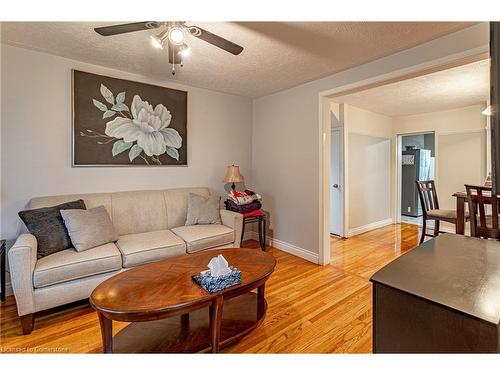 94 Avonlea Street, Ingersoll, ON - Indoor Photo Showing Living Room