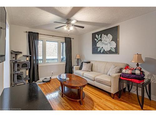 94 Avonlea Street, Ingersoll, ON - Indoor Photo Showing Living Room