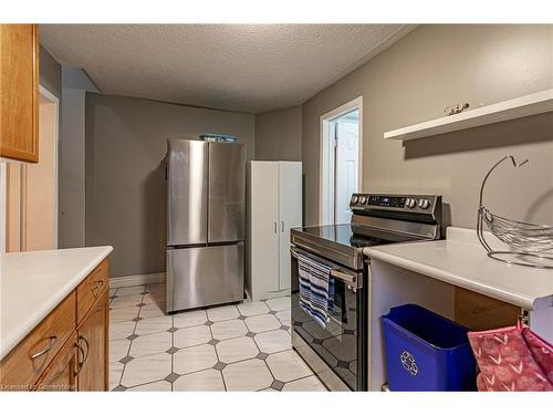 94 Avonlea Street, Ingersoll, ON - Indoor Photo Showing Kitchen