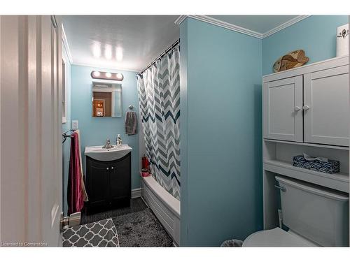 94 Avonlea Street, Ingersoll, ON - Indoor Photo Showing Bathroom