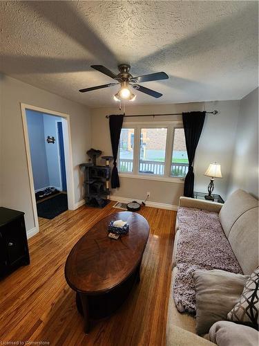 94 Avonlea Street, Ingersoll, ON - Indoor Photo Showing Living Room