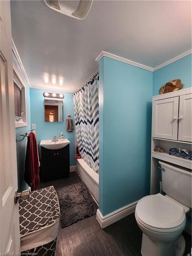 94 Avonlea Street, Ingersoll, ON - Indoor Photo Showing Bathroom