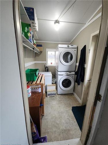 94 Avonlea Street, Ingersoll, ON - Indoor Photo Showing Laundry Room