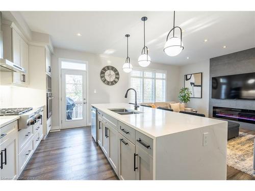 3447 Eternity Way, Oakville, ON - Indoor Photo Showing Kitchen With Double Sink With Upgraded Kitchen