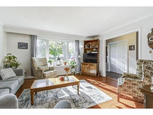 655 Cumberland Avenue, Burlington, ON - Indoor Photo Showing Living Room