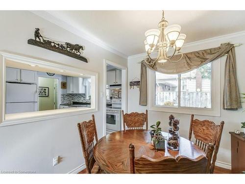 655 Cumberland Avenue, Burlington, ON - Indoor Photo Showing Dining Room