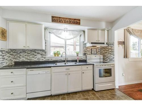 655 Cumberland Avenue, Burlington, ON - Indoor Photo Showing Kitchen With Double Sink