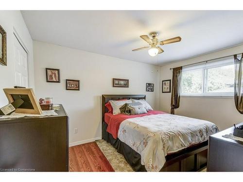 655 Cumberland Avenue, Burlington, ON - Indoor Photo Showing Bedroom