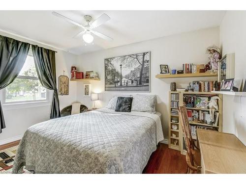 655 Cumberland Avenue, Burlington, ON - Indoor Photo Showing Bedroom