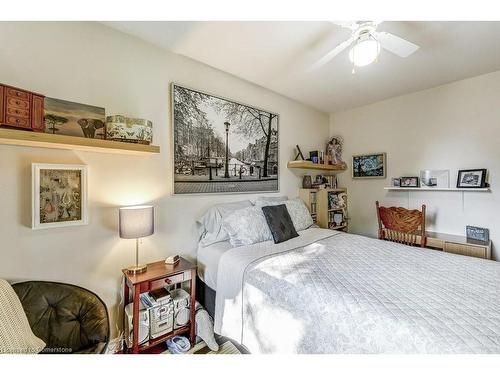 655 Cumberland Avenue, Burlington, ON - Indoor Photo Showing Bedroom