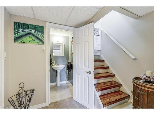 655 Cumberland Avenue, Burlington, ON - Indoor Photo Showing Other Room