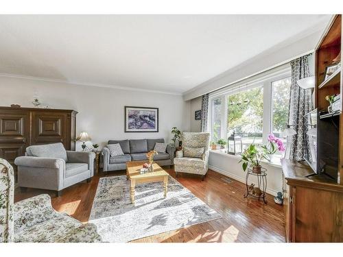 655 Cumberland Avenue, Burlington, ON - Indoor Photo Showing Living Room