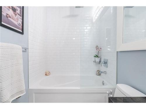 2206-90 Park Lawn Road, Etobicoke, ON - Indoor Photo Showing Bathroom